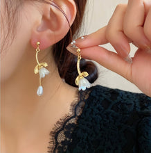 Load image into Gallery viewer, French Tulip Flower- Gold Earrings
